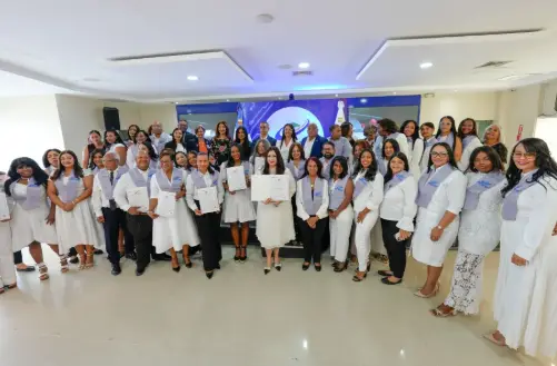 Gradúan a 65 periodistas en comunicación estratégica salud