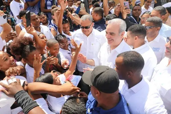 Abinader inagurará este fin de semana obras en Peravia y SC