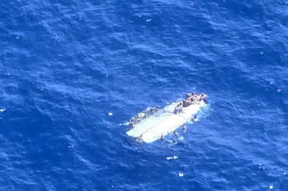 PUERTO RICO: Rescatan a 49 personas tras naufragio de yola