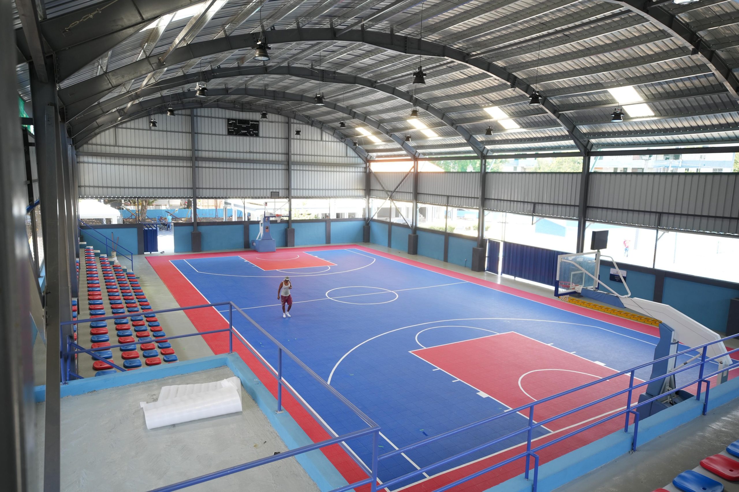 Deportes entrega techado Antonio Duvergé con RD$ 31.1 millones
