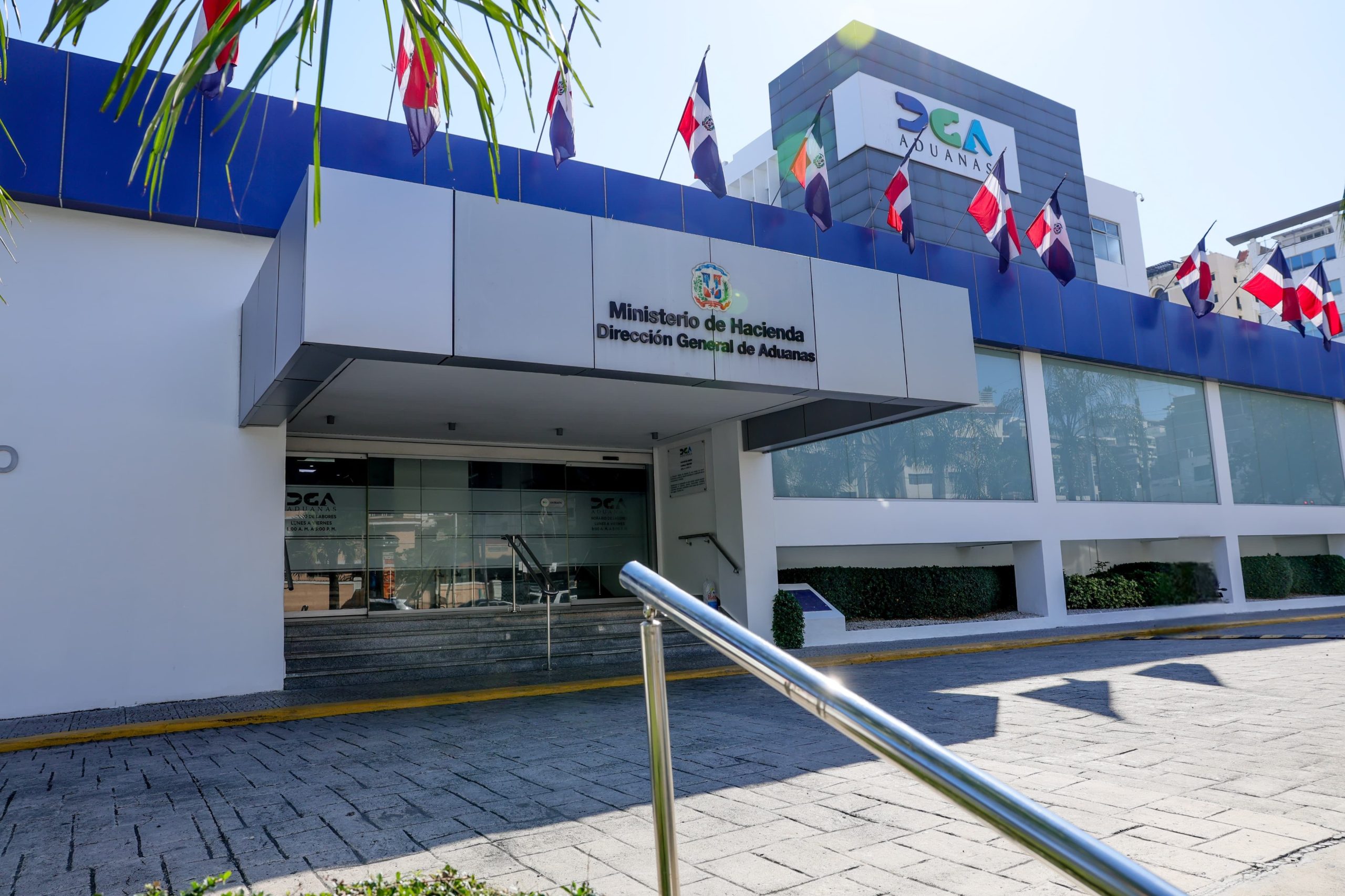 Aduanas confisca USD 600,700 no declarados en el AILA