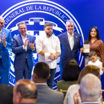 Abinader inicia entrega de pasaporte electrónico en Nueva York