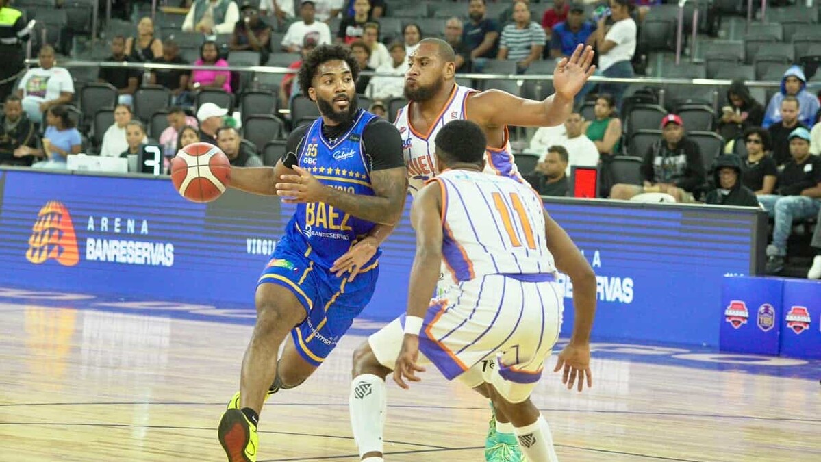 Mauricio Báez vence 76-66 a Huellas en el TBS Distrito
