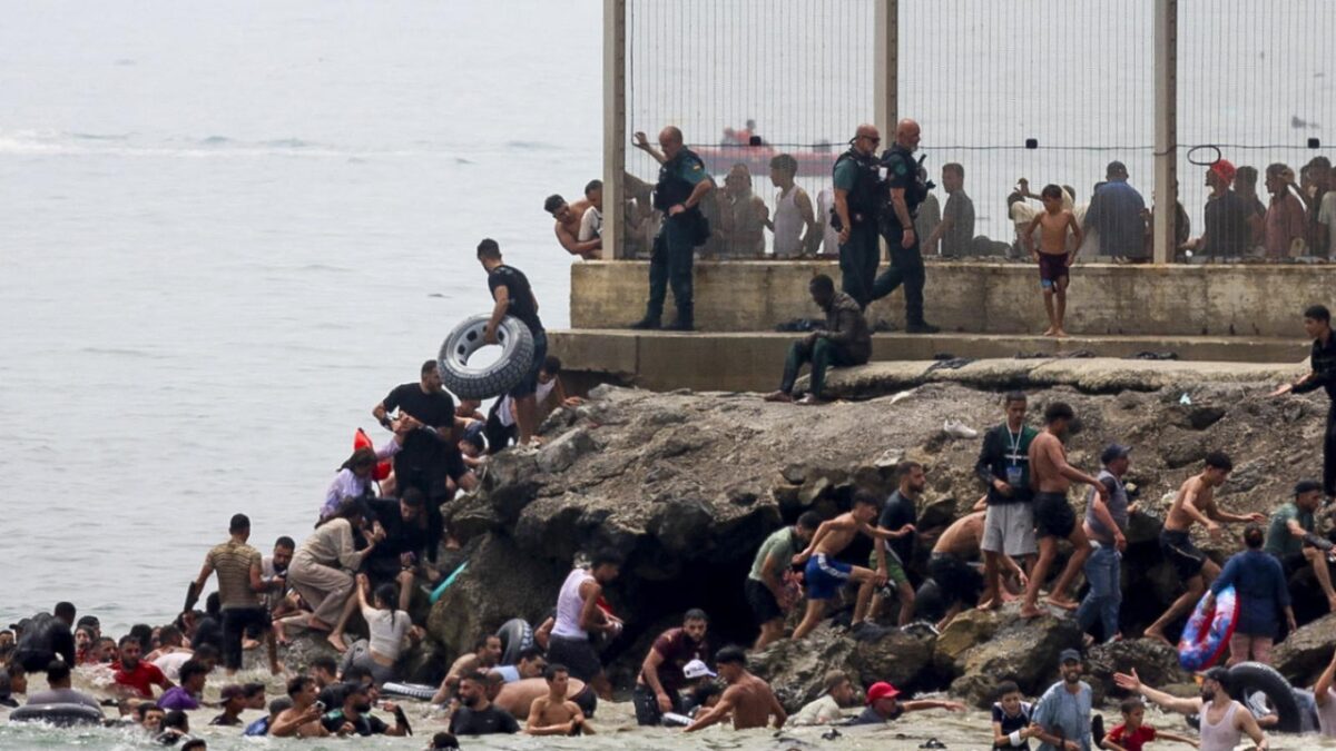 Guardia Civil intercepta a 59 migrantes en el Estrecho desde Ceuta