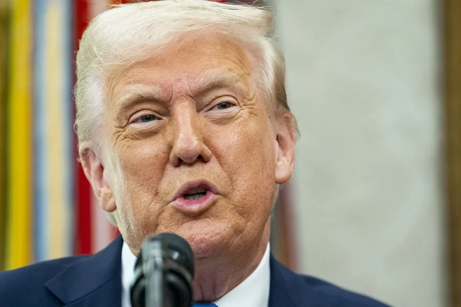 Trump ratifica sanciones a Rusia y aranceles de hasta el 100 %