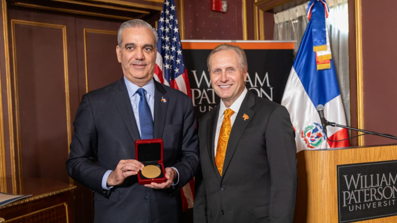Abinader recibe Medalla Presidencial de William Paterson University