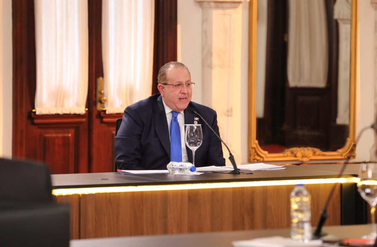 PIB dominicano crece 4.5 % a julio y la inversión pública sube 34 %