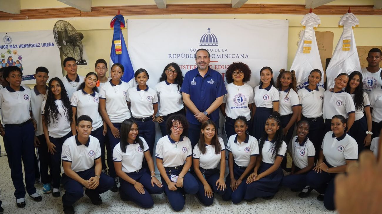 Inefi entrega utilería y acondiciona canchas en 30 escuelas