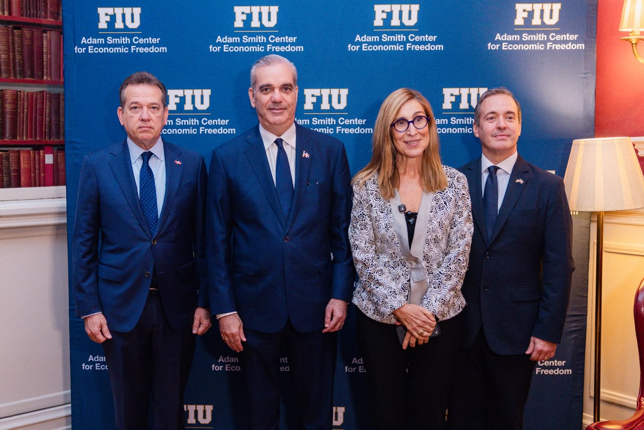 Abinader dice inversión extranjera supera US$5,000 millones