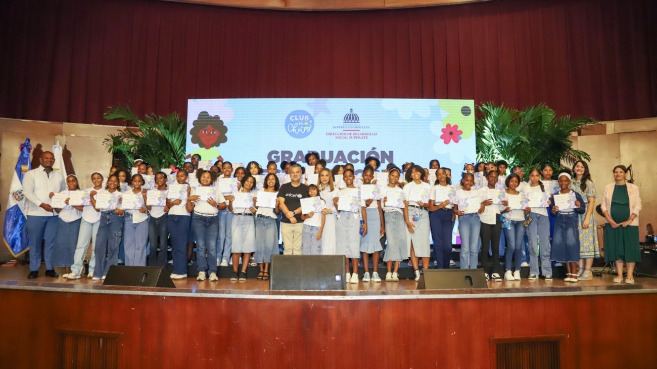 Supérate gradúa a 923 adolescentes de Clubes de Chicas