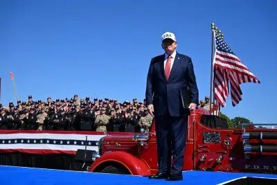 Trump dice EU tiene «fuerza que ningún fuego puede consumir»