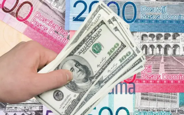 Dólar sube 19 cts. y era vendido a $61.60; el euro bajó a $70.23