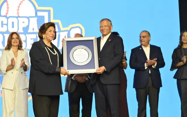 Lidom y Banreservas rinden homenaje a Héctor José Rizek