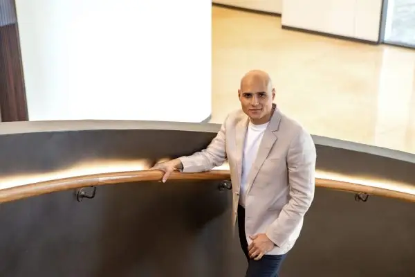 Centro Cultural Rainieri nombra a Alex Martínez como director
