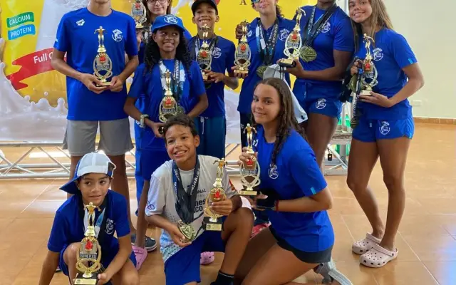 Los Delfines del Naco coronan campeones Torneo Las Pirañas