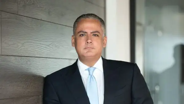 Alberto Fiallo presenta iniciativa política ante la JCE para 2028