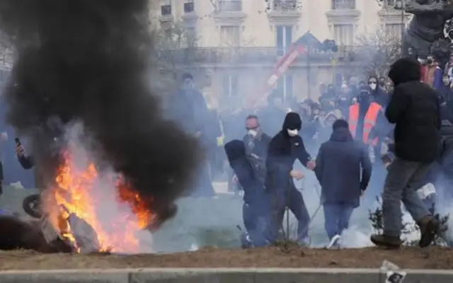 Protestas en Francia crecen y dejan violentos enfrentamientos