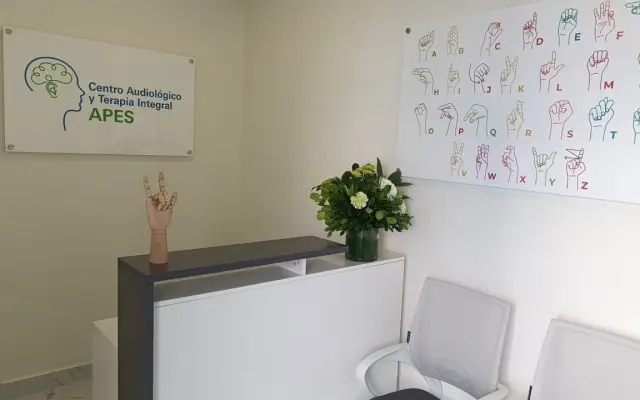 Inauguran centro audiológico y terapia para personas sordas