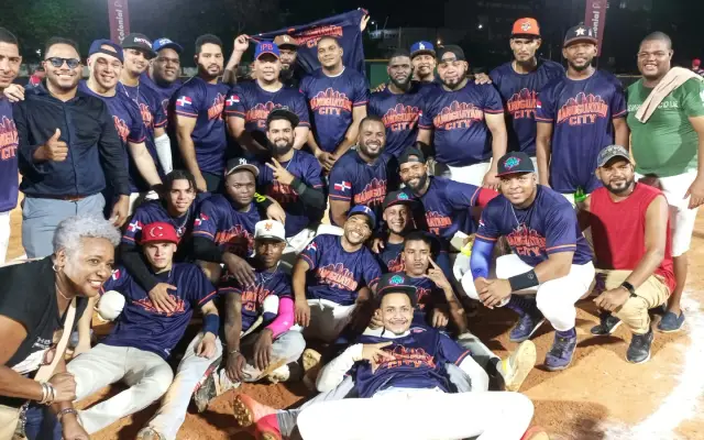 Manoguayabo y 40 Forever disputarán final Softbol del DN