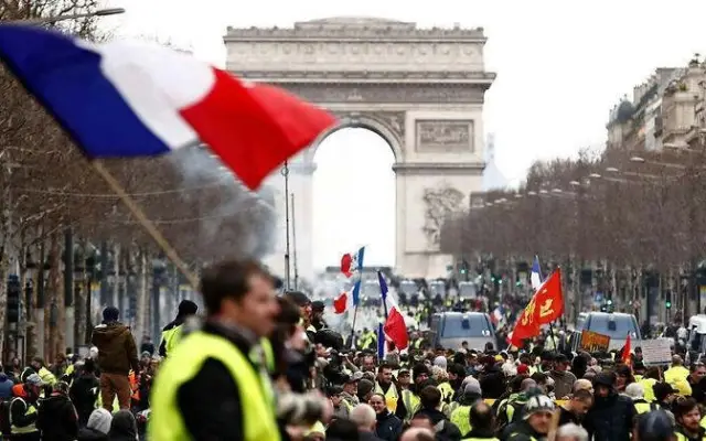 FRANCIA: Más de 500,000 se manifiestan contra el Gobierno
