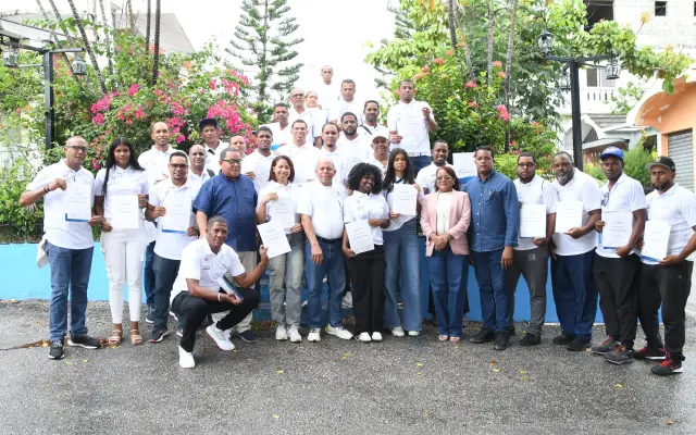 COD capacita a dirigentes y atletas de triatlón en Barahona