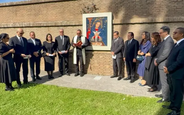 Llama al pueblo dominicano a orar por salud papa León XIV