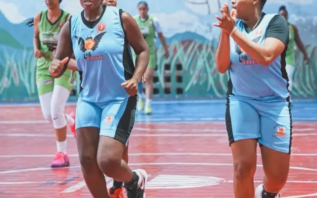 Turistas y Élites lideran invictas Nacional de Basket Femenino