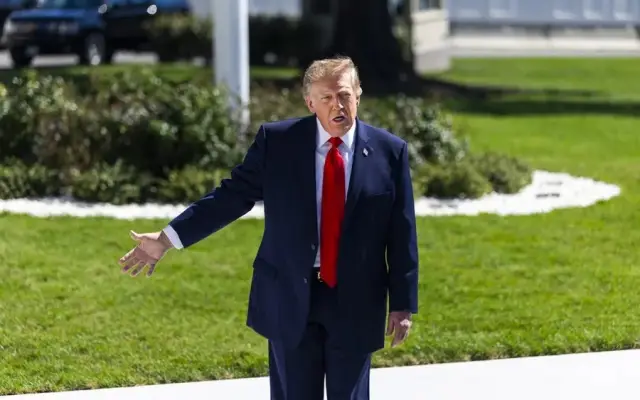 Trump insiste en su amenaza de atacar «muy fuerte» a Irán
