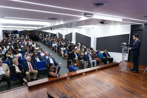 Omar Fernández pide mayor fiscalización del Congreso