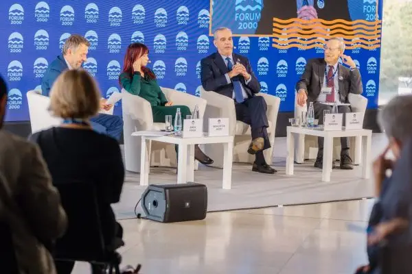 Abinader destaca en Praga los avances democráticos de la RD