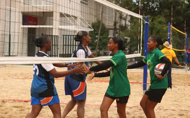 ARD y ERD se reparten el oro en voleibol playa Interacadémicos