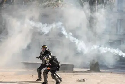 FRANCIA: Eleva 2.397 detenidos y 500 policías heridos violencia