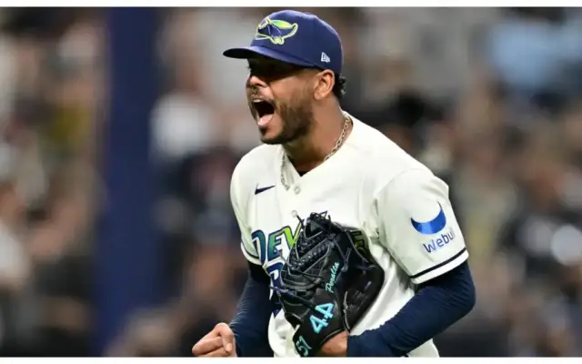 Rays avanzan a Serie Mundial; Freddy Peralta es electo el MVP