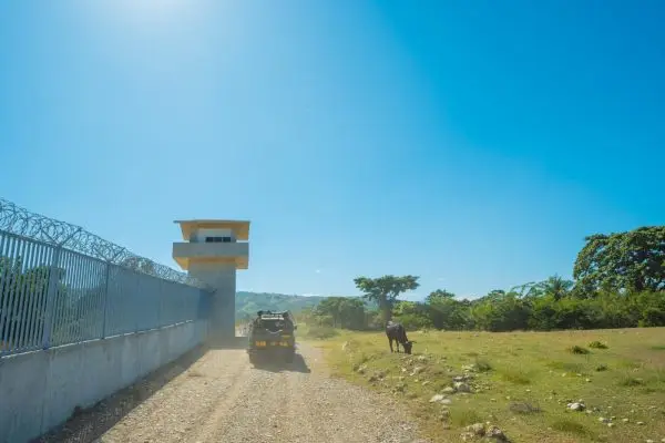 RD ampliará vigilancia frontera con nuevo muro en Manzanillo