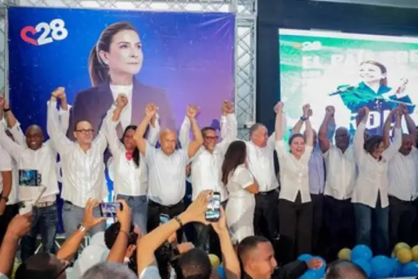 Carolina Mejía organiza equipo de campaña en el Distrito Nacional