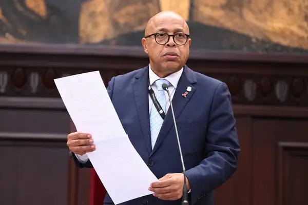 Alfredo Pacheco da plazo al PRM para sustituir a Jorge Frías