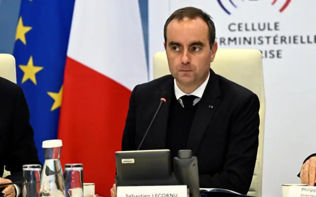 FRANCIA: Ministro anuncia toques de queda gran parte país