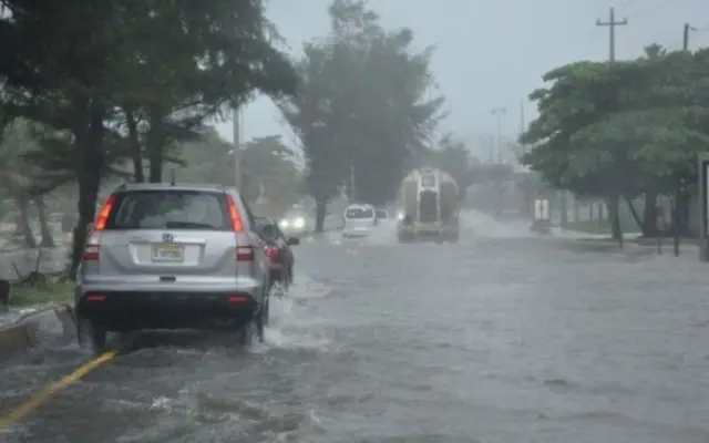 COE eleva a ocho provincias en alerta verde por onda tropical