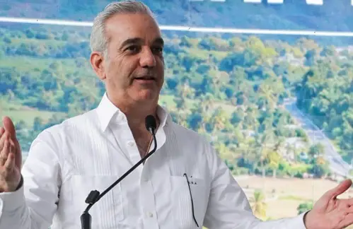 Abinader reta comparar 20 años oposición con su gestión de seis