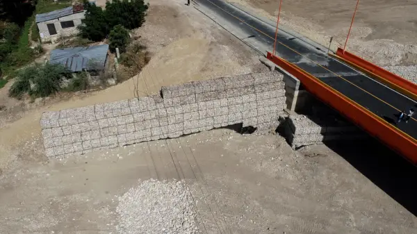 OP construye muros gaviones y puentes en 21 provincias de RD