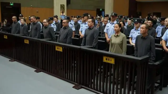China condena a muerte a tres dirigían red estafas telefónicas