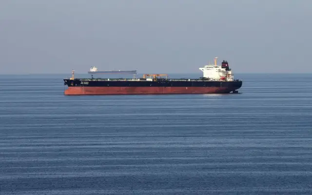 EU sanciona «flota fantasma» de petroleros clandestinos iraníes