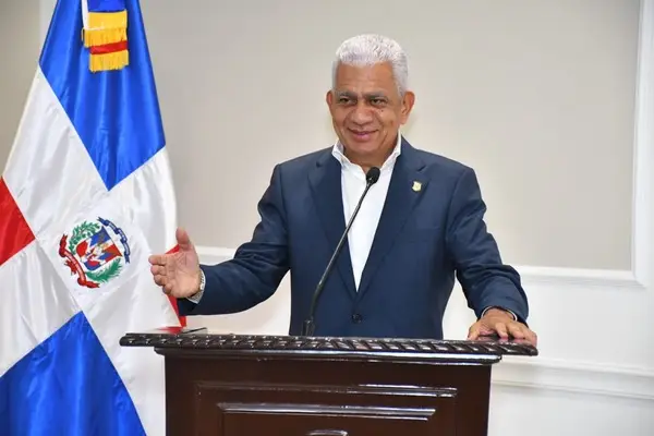 De los Santos vaticina triunfo de Carolina Mejía en Independencia