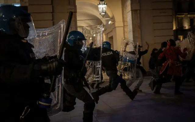 ITALIA: Policía realiza registros en 23 ciudades tras disturbios