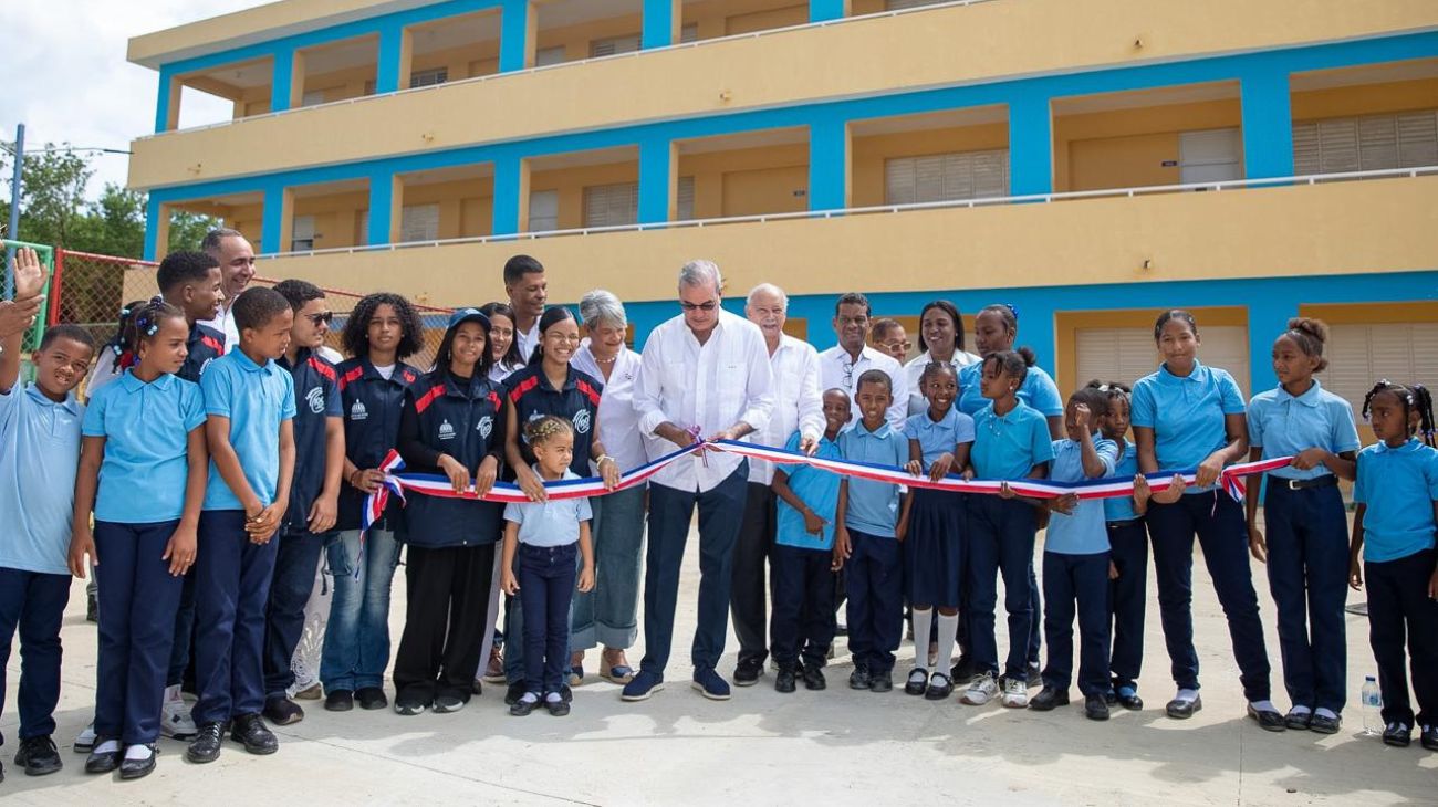 Abinader entrega dos escuelas en San Pedro de Macorís