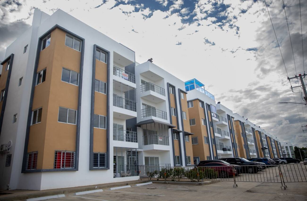 Abinader entrega 97 apartamentos de Las Acacias I en El Tamarindo