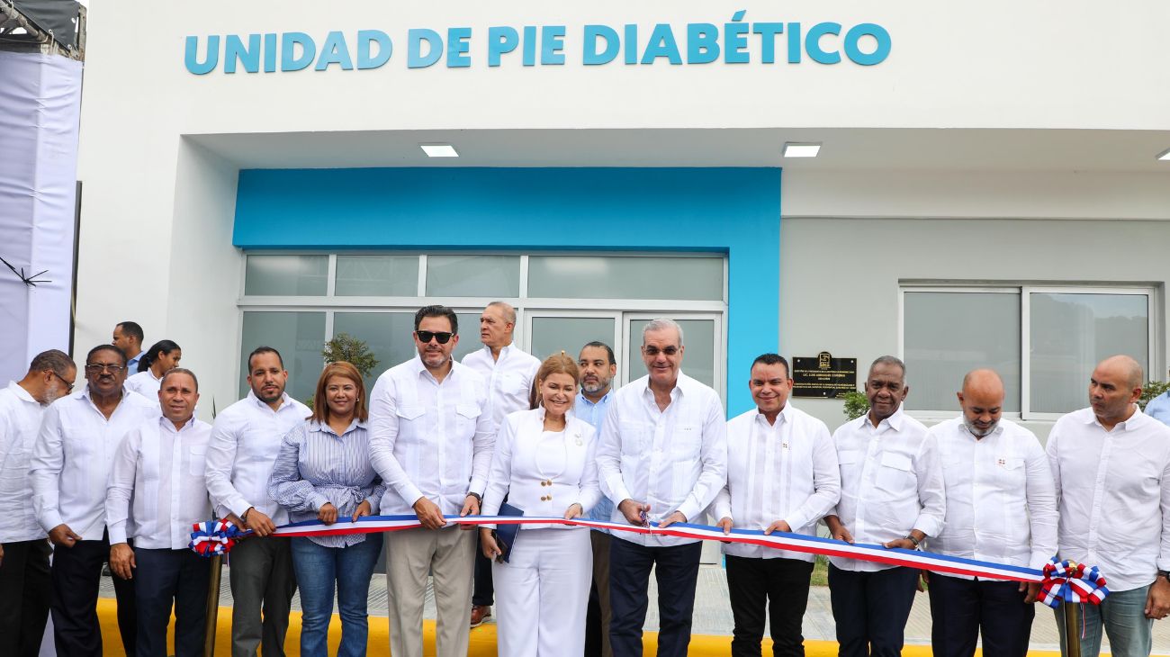 Abinader inaugura dos unidades de salud en Ocoa