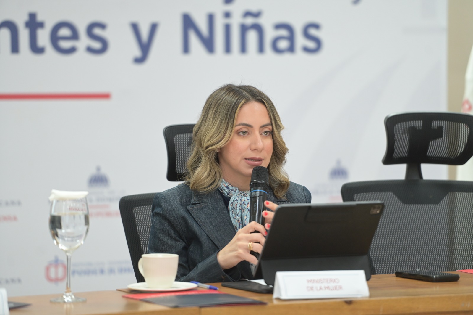Ministerio de la Mujer lanza campaña con más de 100 entidades