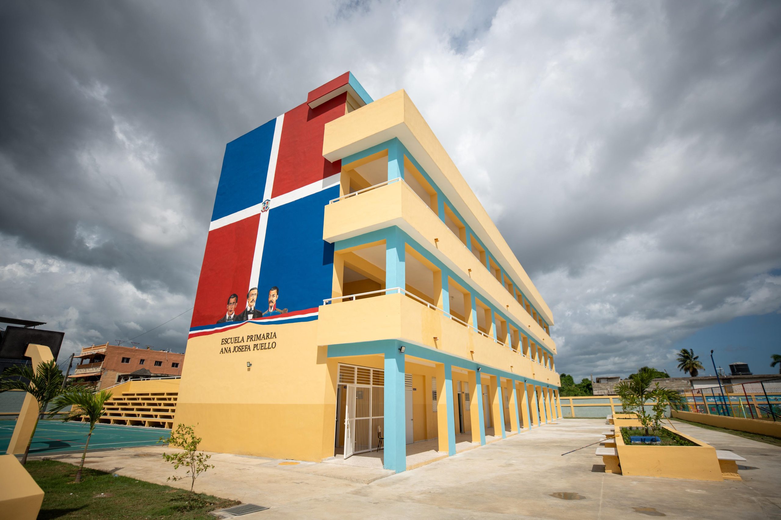 Abinader inaugura dos escuelas para más de 1,400 alumnos