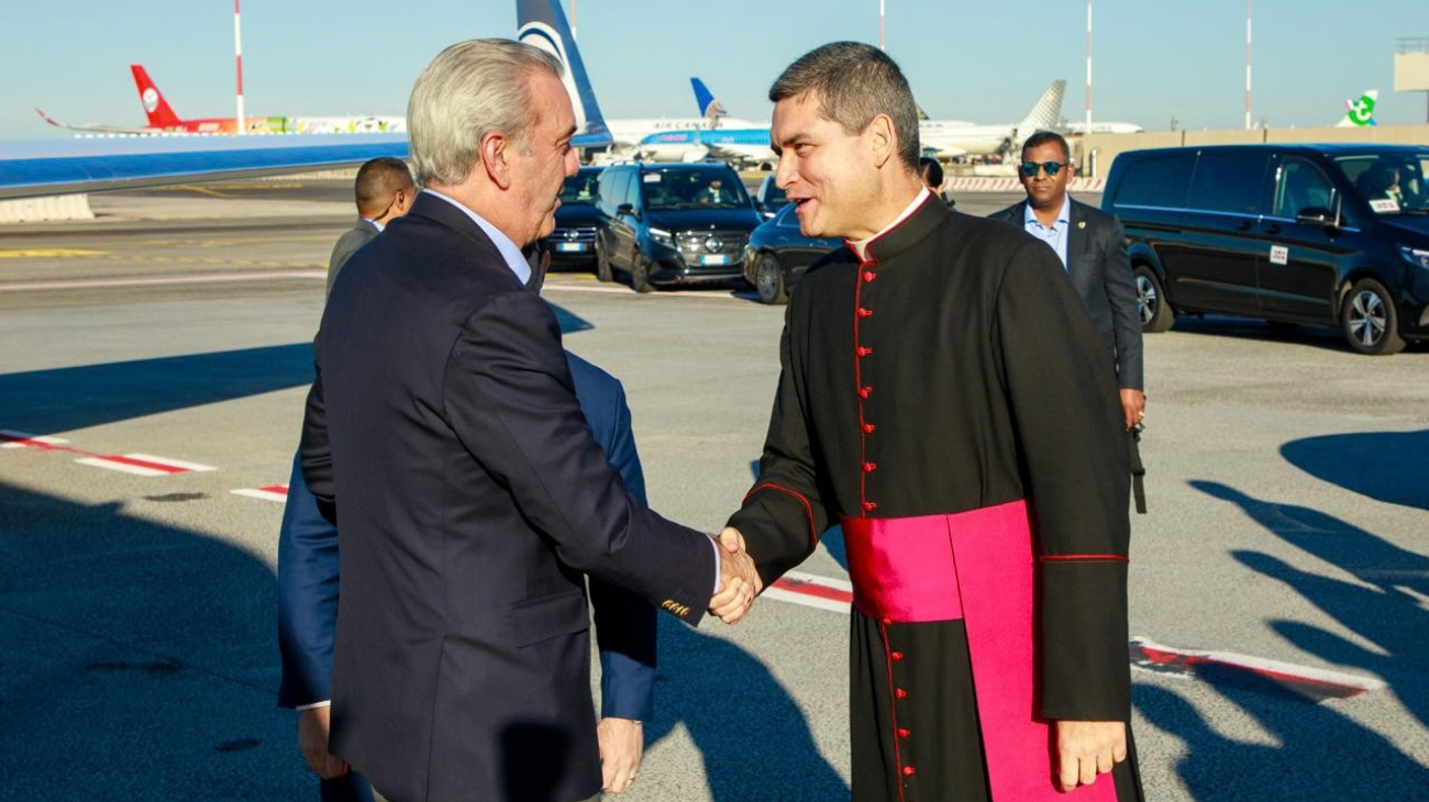 Abinader invitará al papa León XIV a visitar el país en 2027